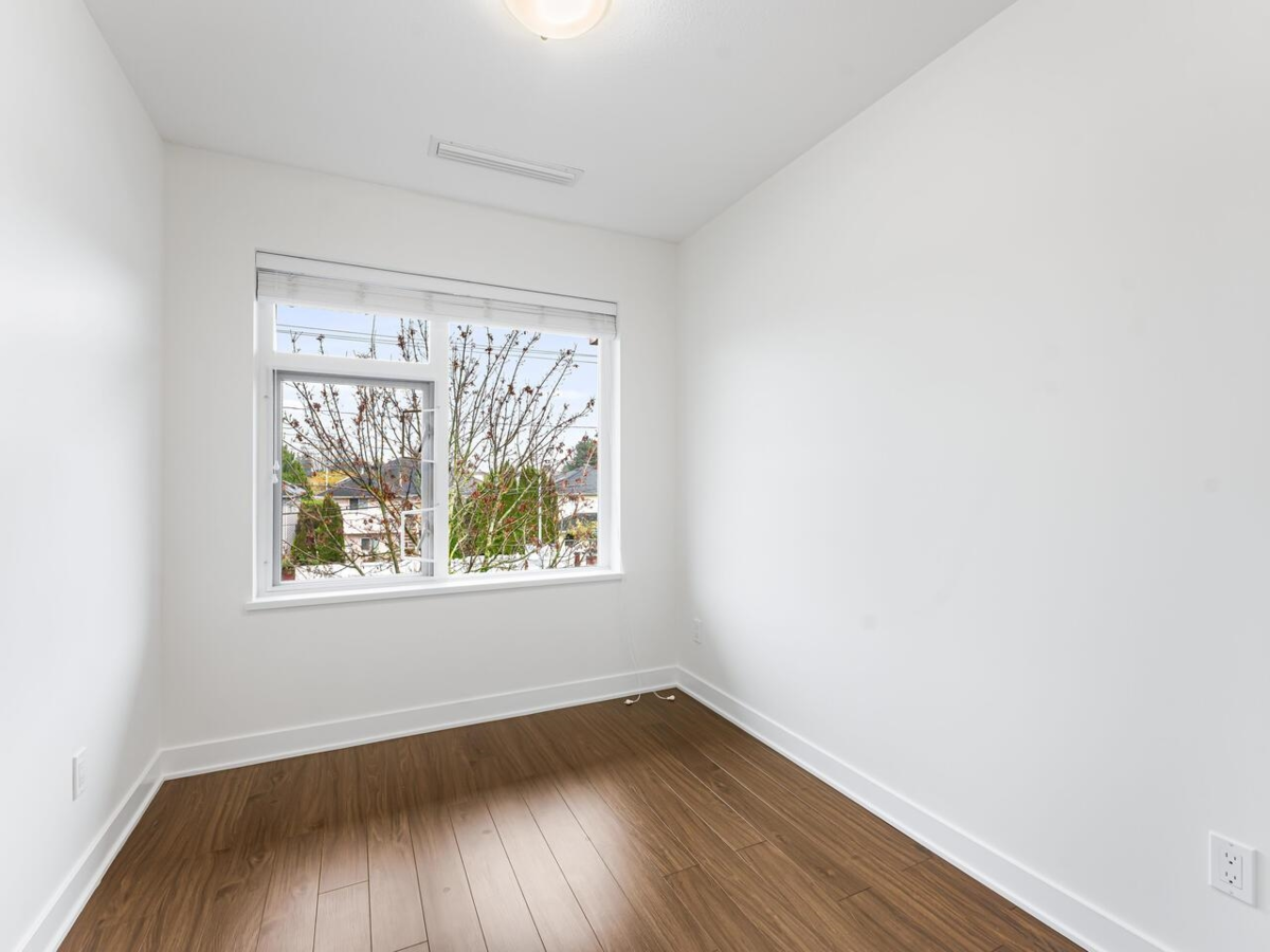 Guest Bathroom Photo of 10 4099 No. 4 Road, Richmond, BC