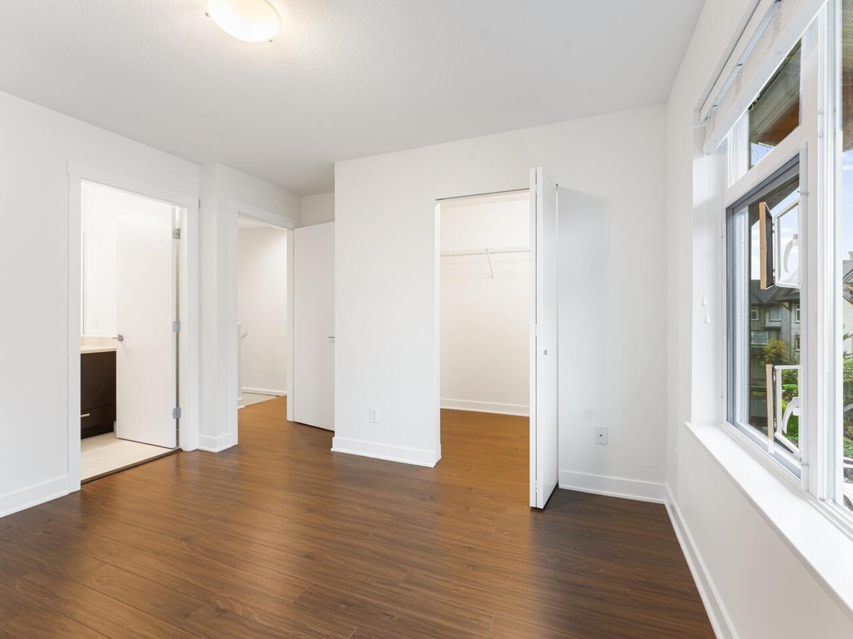 Kitchen Island Photo of 10 4099 No. 4 Road, Richmond, BC