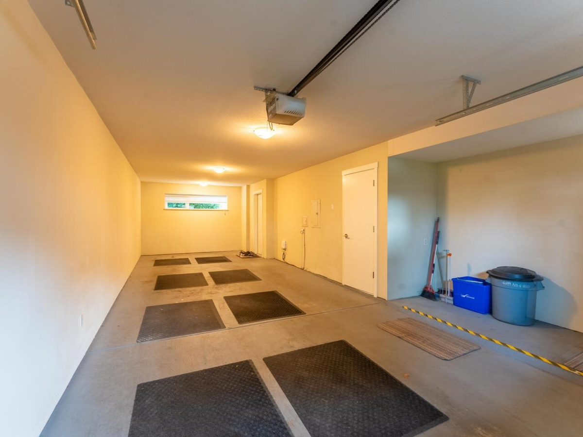 Powder Room Photo of 10 4099 No. 4 Road, Richmond, BC