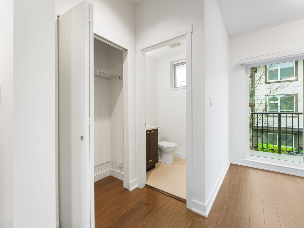 Primary Bathroom Photo of 10 4099 No. 4 Road, Richmond, BC