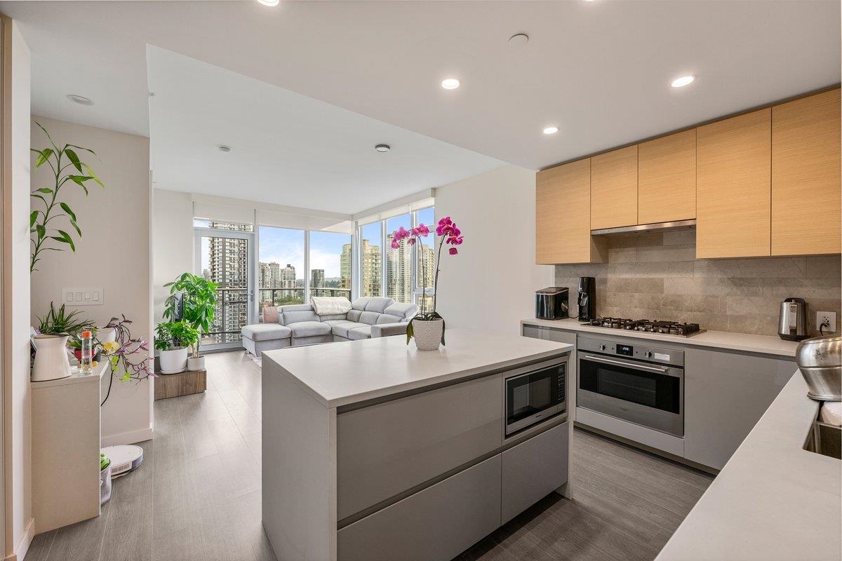 Kitchen Photo of 1711 2186 Gilmore Avenue, Burnaby, BC