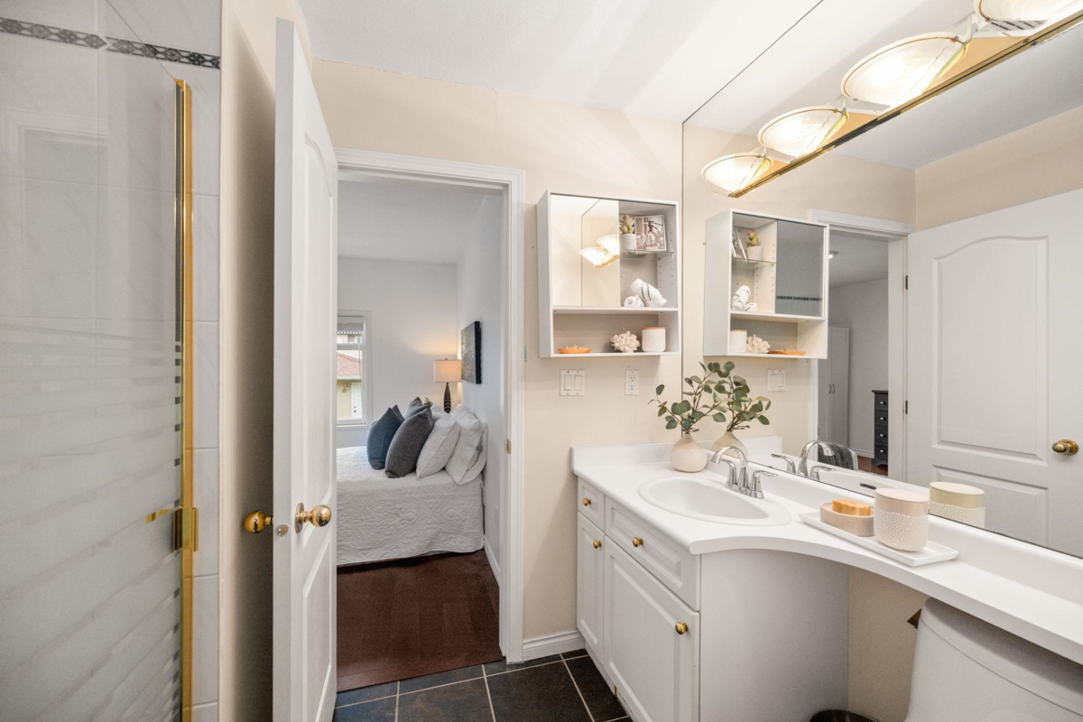 Basement Recreation Room Photo of 262 E 10th Street, North Vancouver, BC