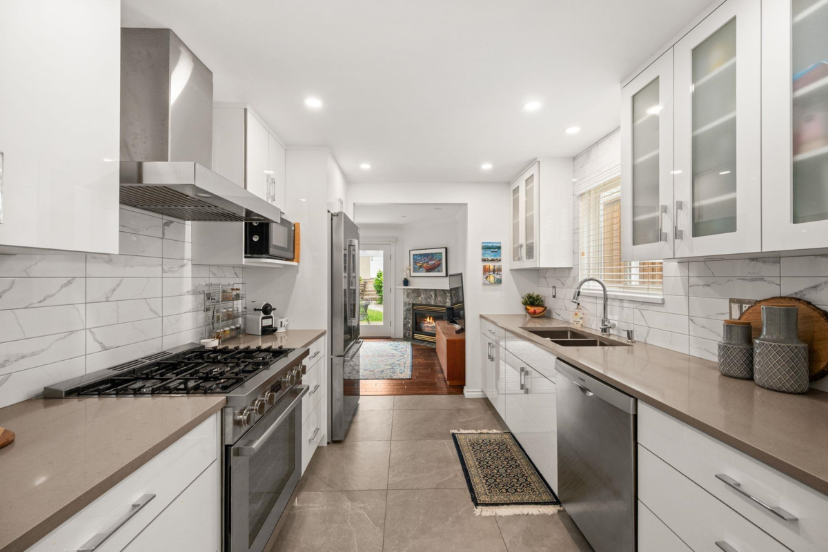 Bedroom 2 Photo of 262 E 10th Street, North Vancouver, BC