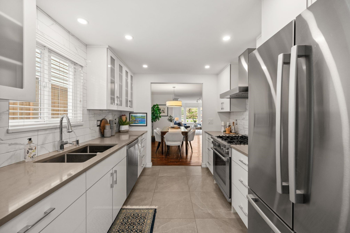 Guest Bathroom Photo of 262 E 10th Street, North Vancouver, BC