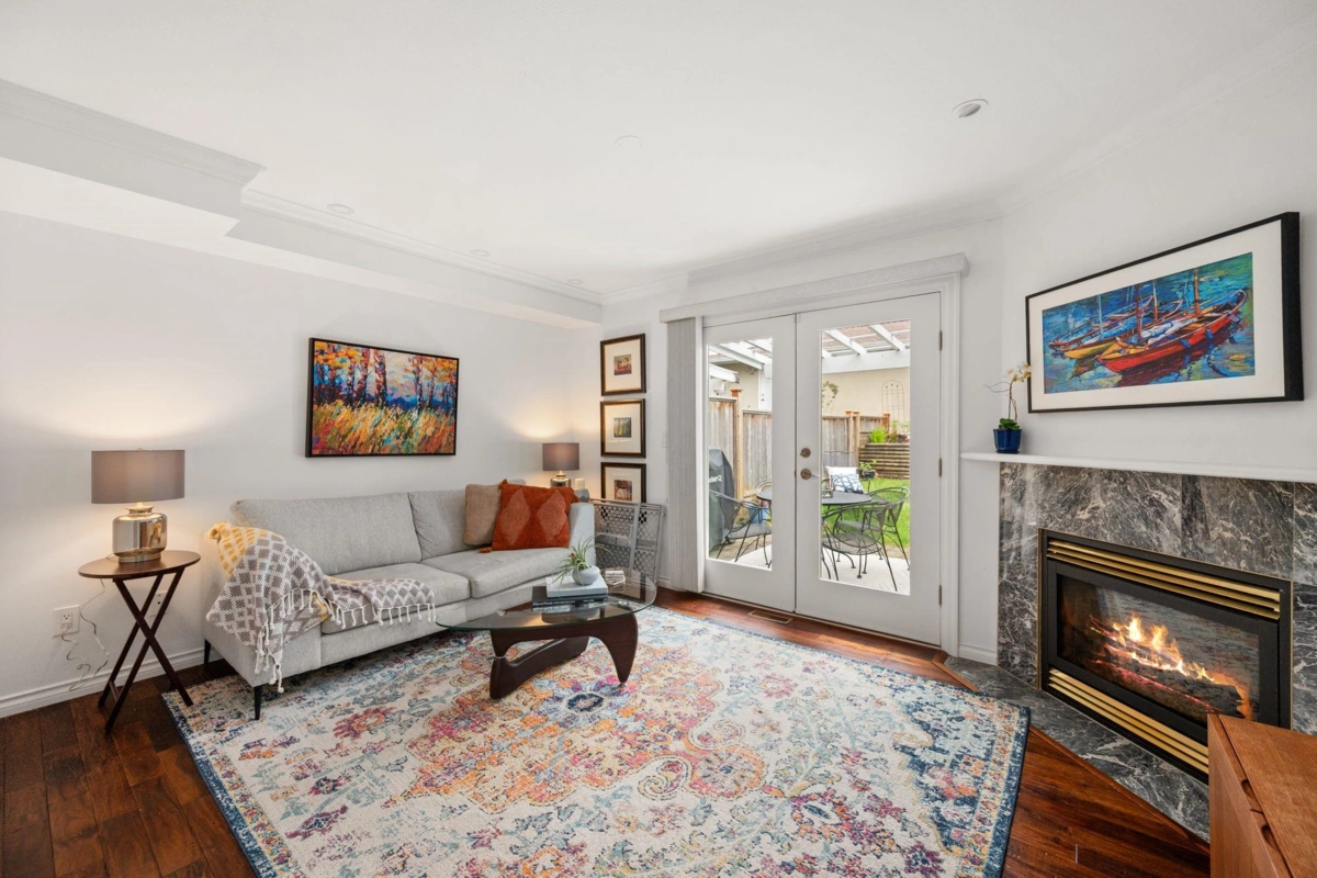 Kitchen Island Photo of 262 E 10th Street, North Vancouver, BC