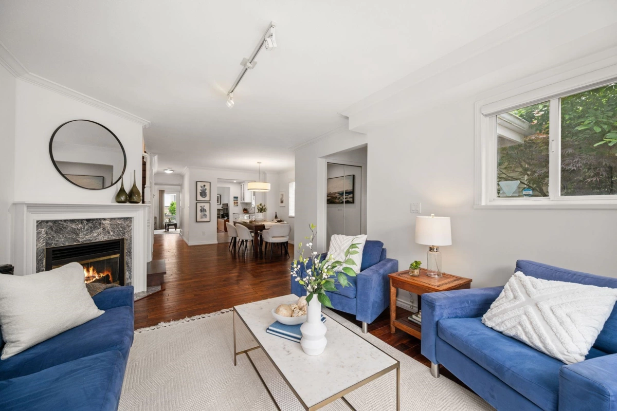 Kitchen Photo of 262 E 10th Street, North Vancouver, BC