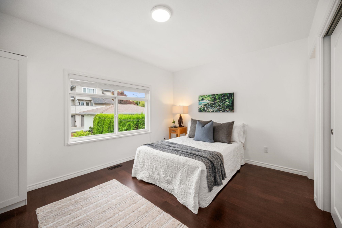Laundry Room Photo of 262 E 10th Street, North Vancouver, BC