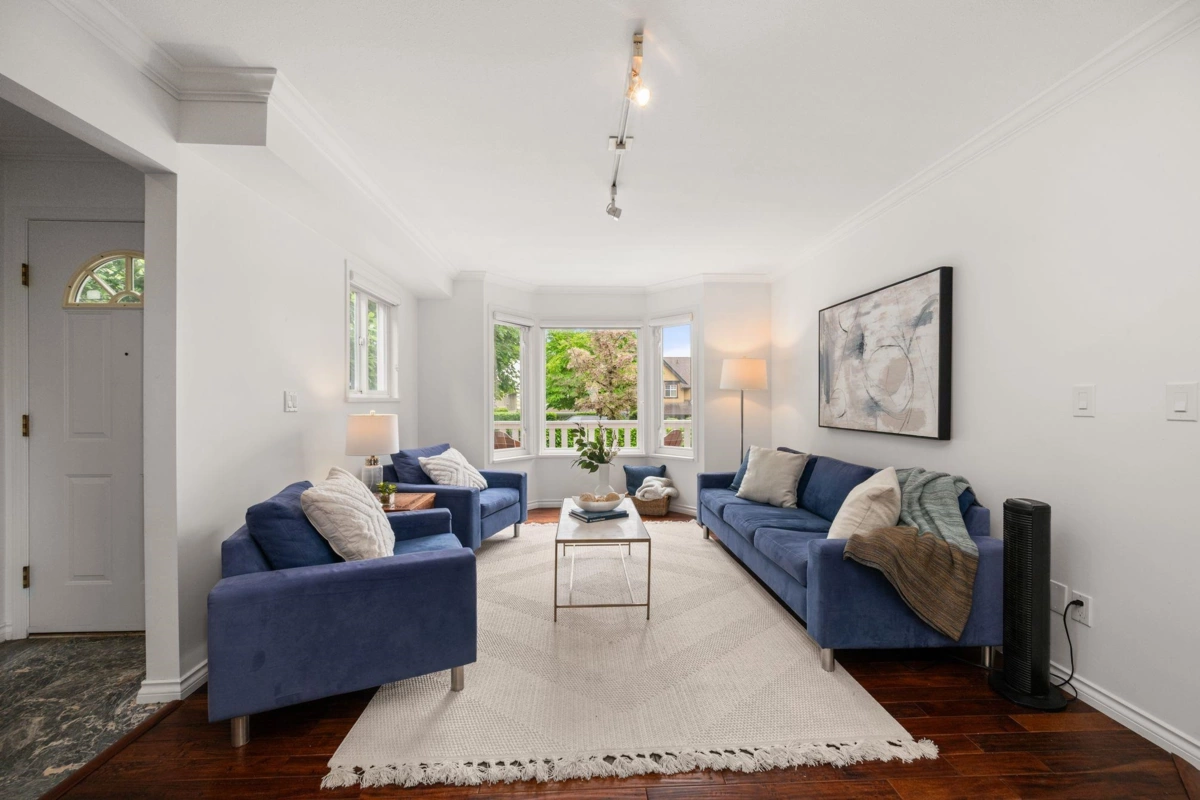 Living Room Photo of 262 E 10th Street, North Vancouver, BC