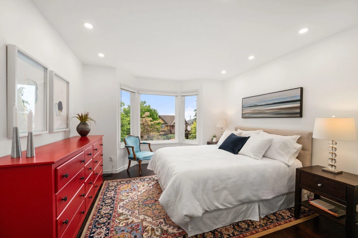 Powder Room Photo of 262 E 10th Street, North Vancouver, BC