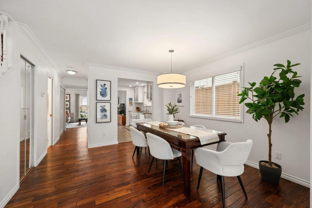 Primary Bathroom Photo of 262 E 10th Street, North Vancouver, BC