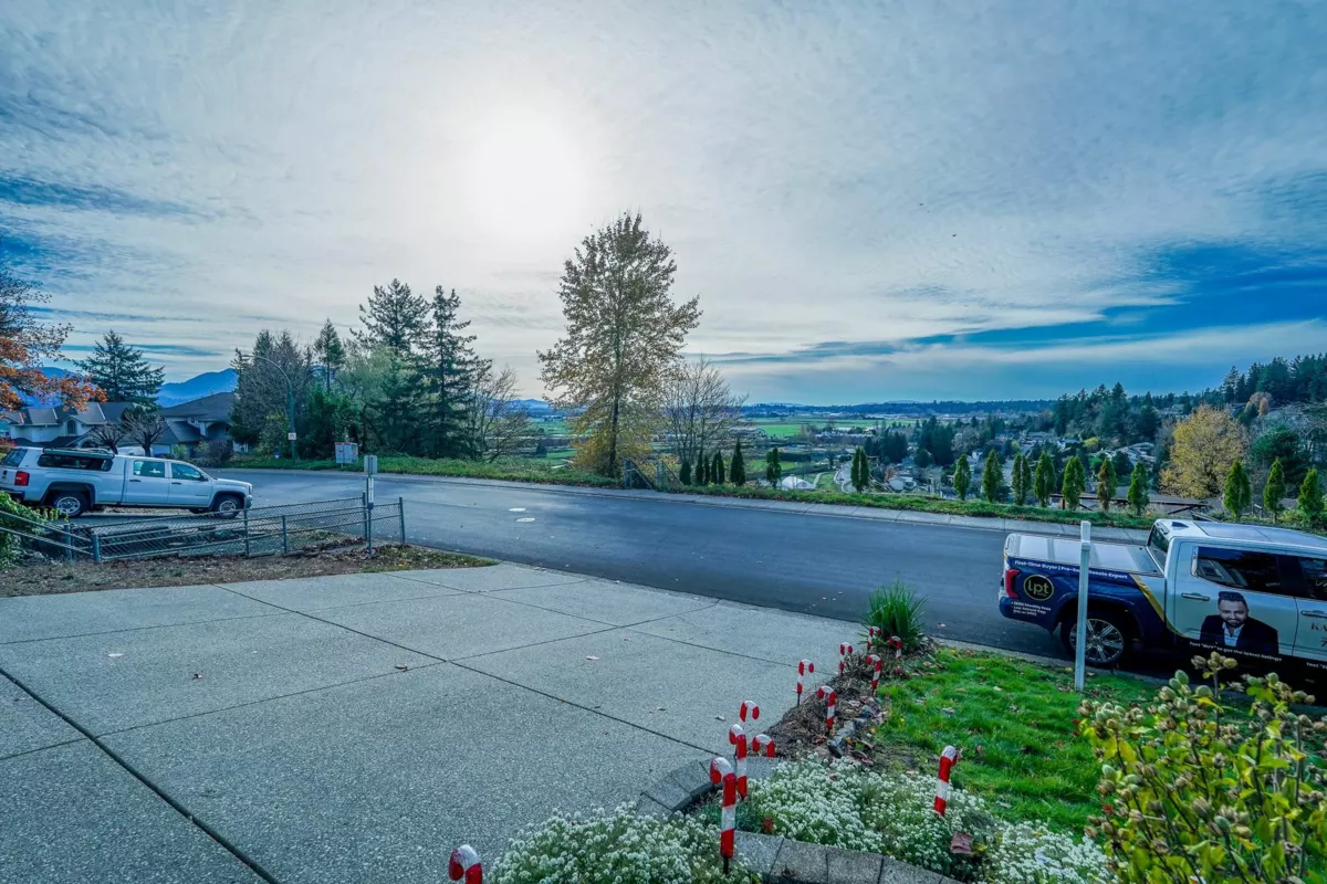 Living Room Photo of 35683 Timberlane Drive, Abbotsford, BC