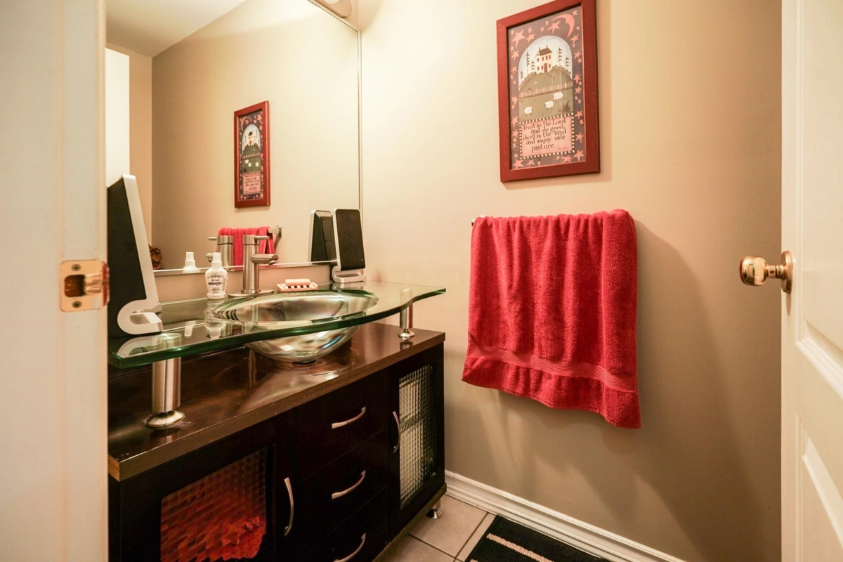 Powder Room Photo of 35683 Timberlane Drive, Abbotsford, BC