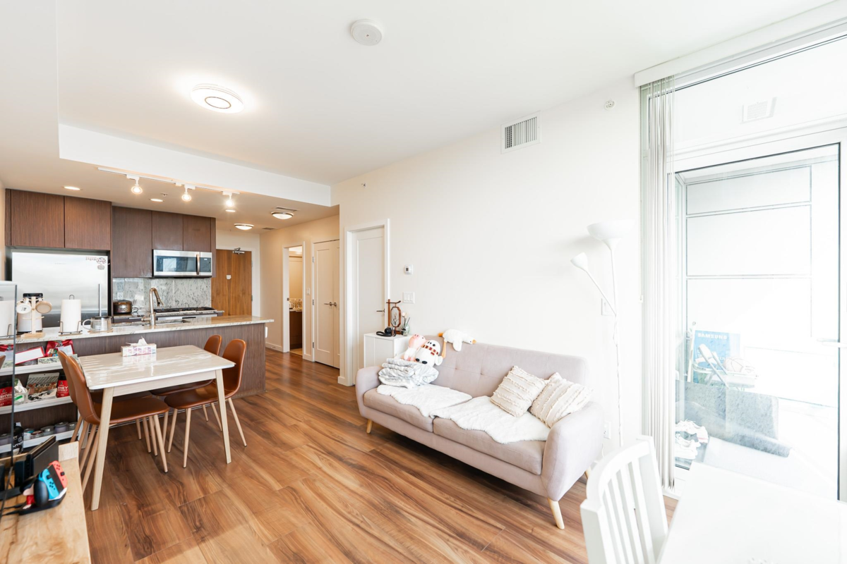 Garden / Landscaping Photo of 1704 3333 Sexsmith Road, Richmond, BC