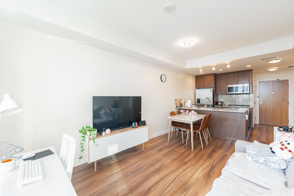 Hot Tub / Spa Photo of 1704 3333 Sexsmith Road, Richmond, BC