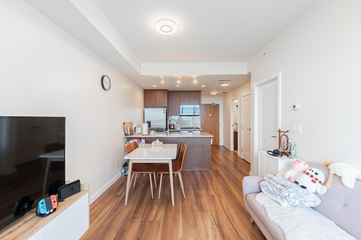 Swimming Pool Photo of 1704 3333 Sexsmith Road, Richmond, BC