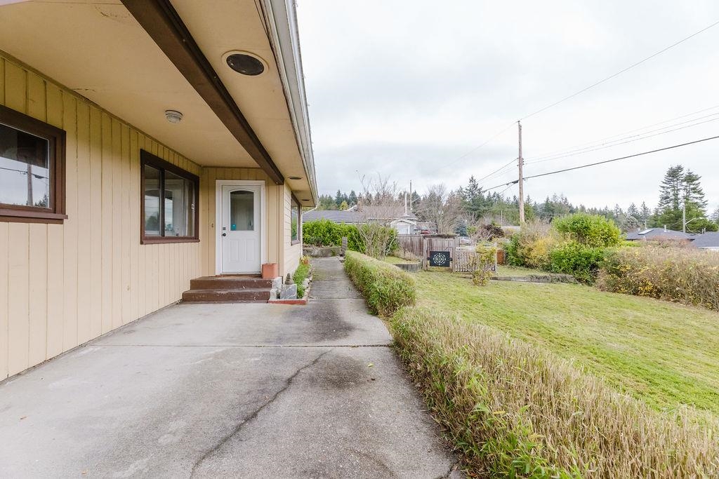 Dining Area Photo of 635 Martin Road, Gibsons, BC