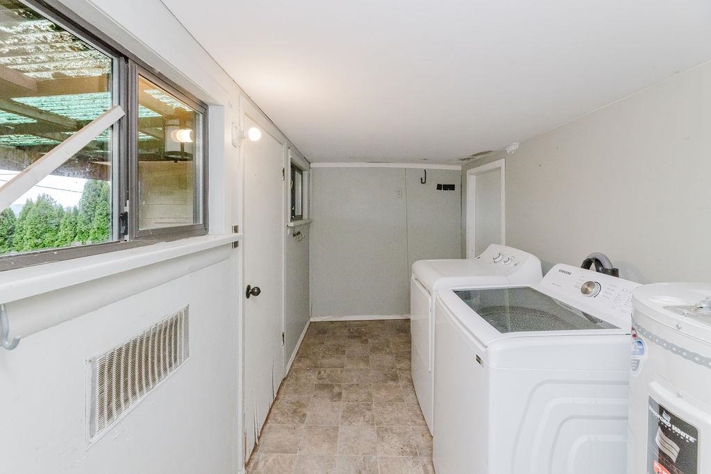 Hallway Photo of 635 Martin Road, Gibsons, BC