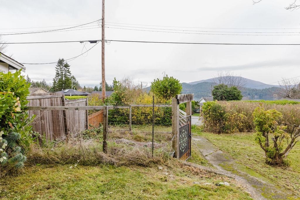 Outdoor Deck Photo of 635 Martin Road, Gibsons, BC
