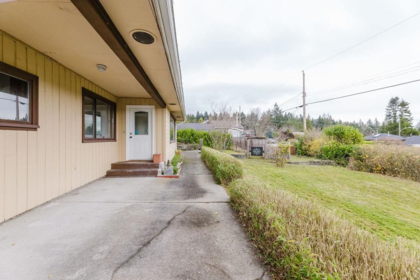 635 Martin Road, Gibsons, BC, Gibsons — Single Family Residence for sale