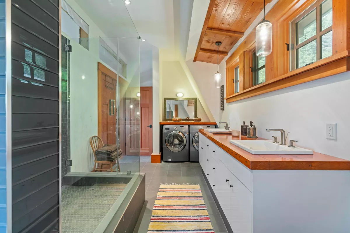 Hallway Photo of 329 Esplanade Road, Keats Island, BC