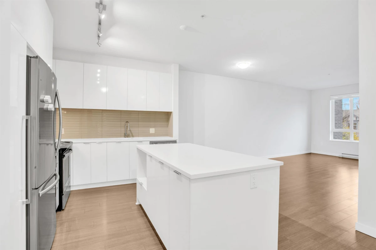 Kitchen Island Photo of 223 31158 Westridge Place, Abbotsford, BC