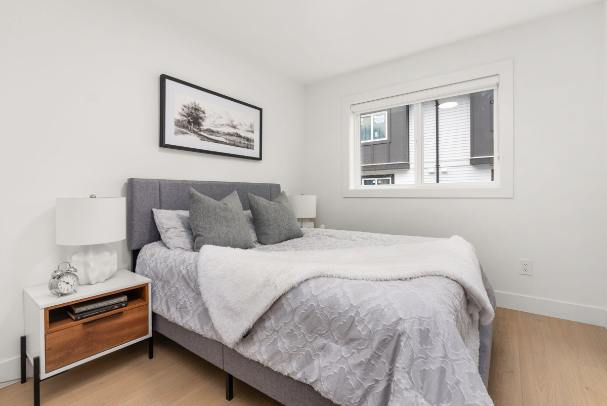 Entry Foyer Photo of 1 2522 Campbell Avenue, Abbotsford, BC
