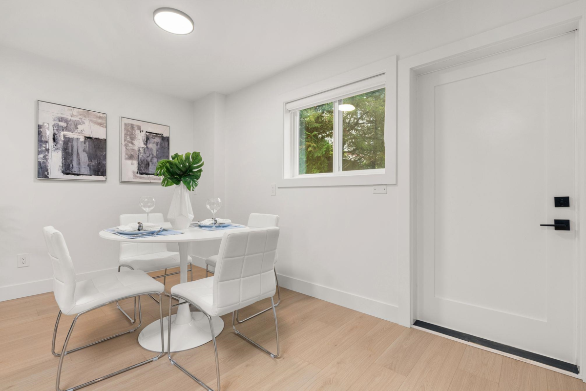 Front Yard Photo of 1 2522 Campbell Avenue, Abbotsford, BC