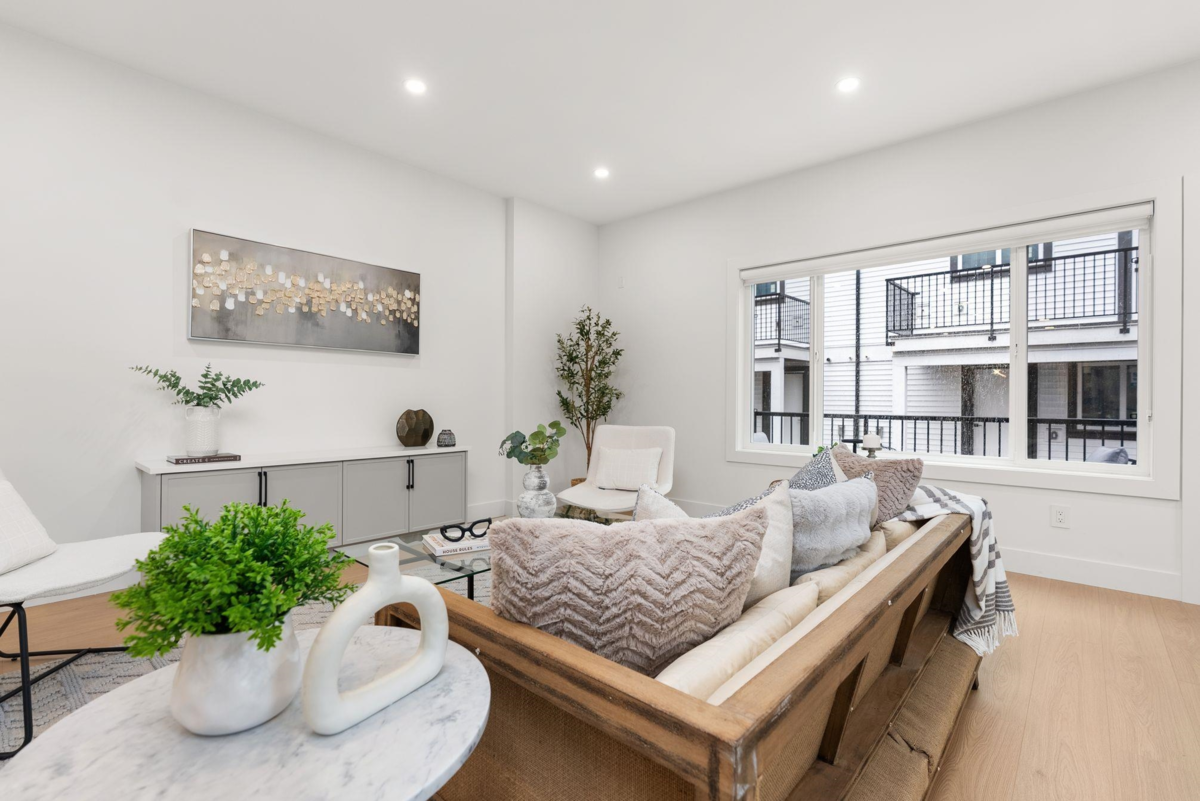 Kitchen Photo of 1 2522 Campbell Avenue, Abbotsford, BC