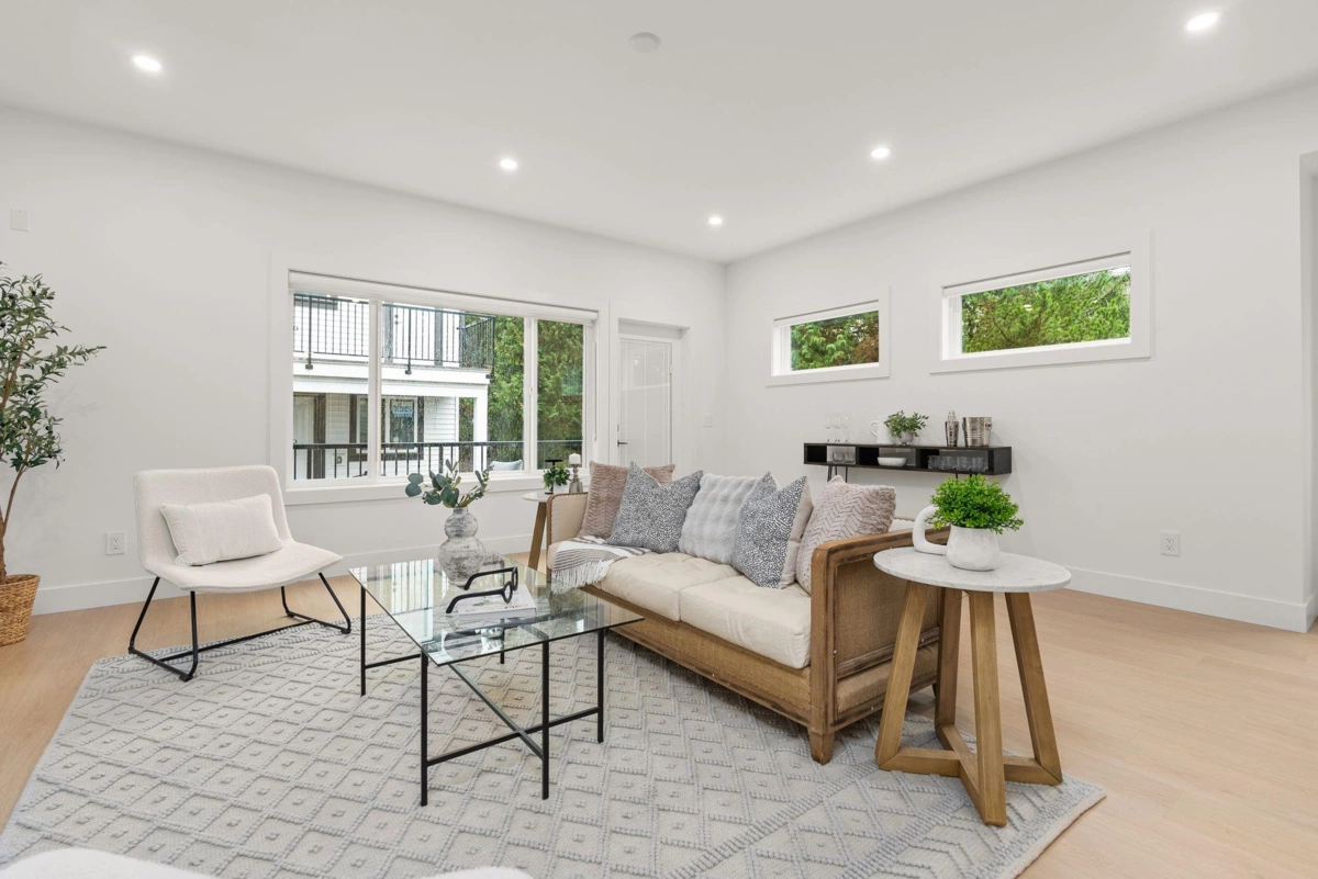 Living Room Photo of 1 2522 Campbell Avenue, Abbotsford, BC