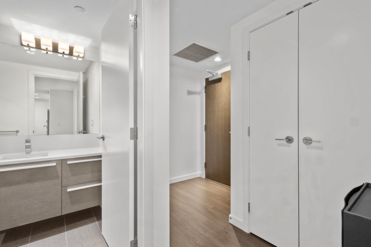 Entry Foyer Photo of 1806 4485 Skyline Drive, Burnaby, BC