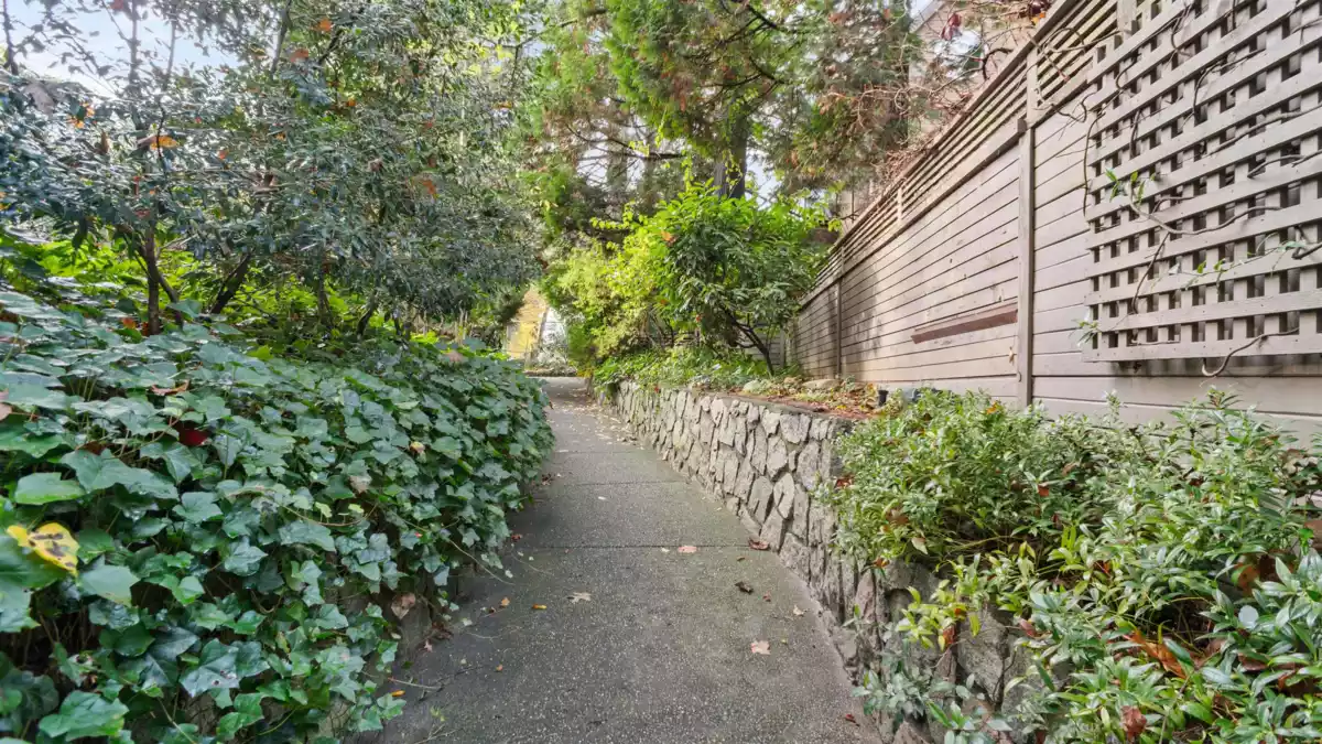 Hallway Photo of 318 1345 W 15th Avenue, Vancouver, BC