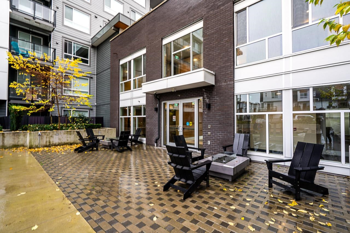 Backyard Photo of A615 20834 80 Avenue, Langley, BC