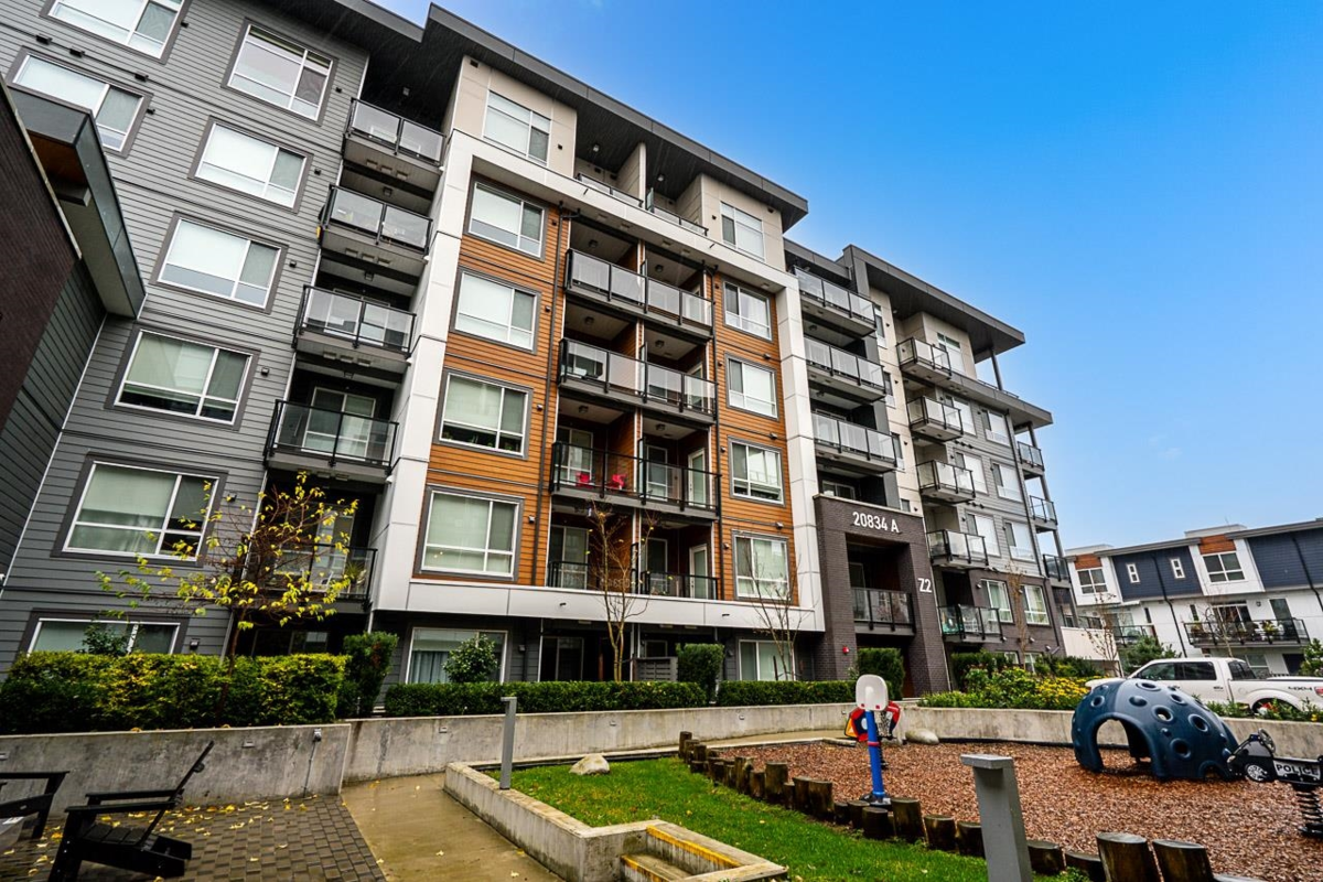 Exterior Front Photo of A615 20834 80 Avenue, Langley, BC