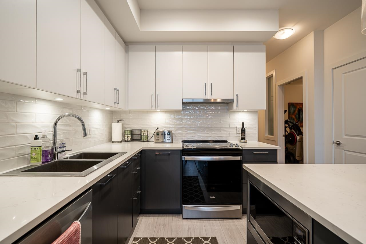 Primary Bathroom Photo of A615 20834 80 Avenue, Langley, BC