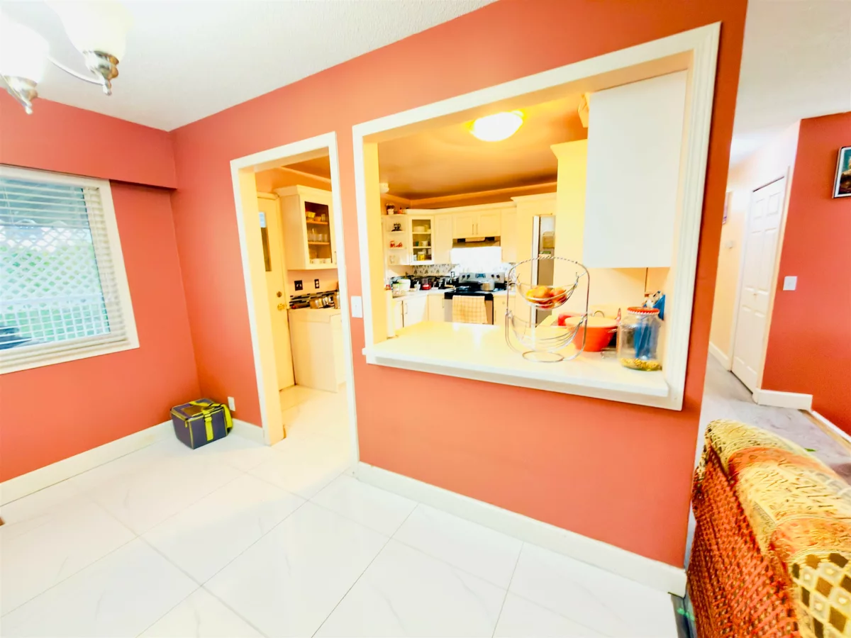 Kitchen Photo of 9453 118 Street, Delta, BC