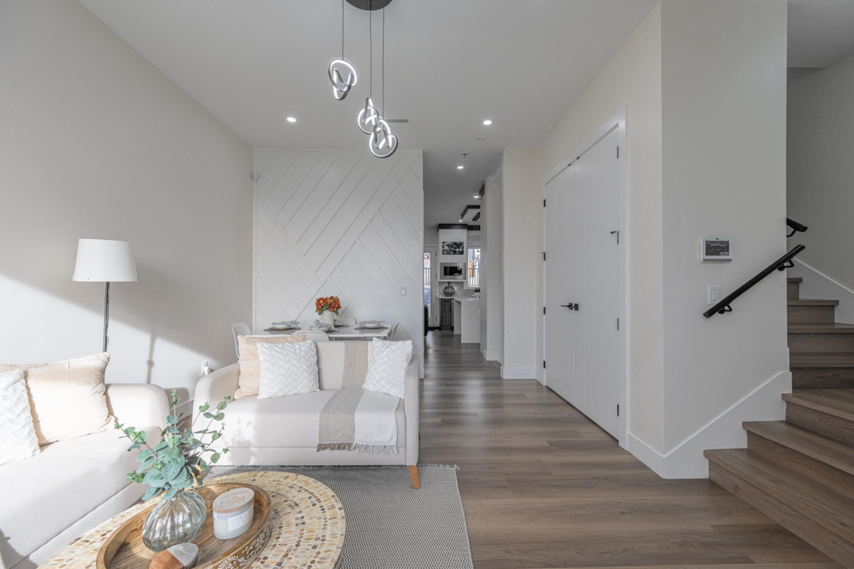 Dining Area Photo of 102 1149 Dansey Avenue, Coquitlam, BC