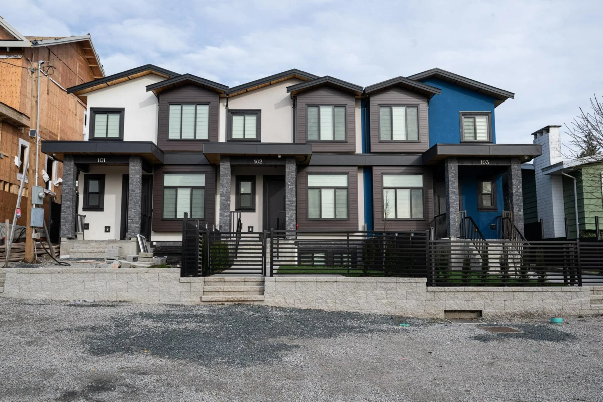 Front Yard Photo of 102 1149 Dansey Avenue, Coquitlam, BC