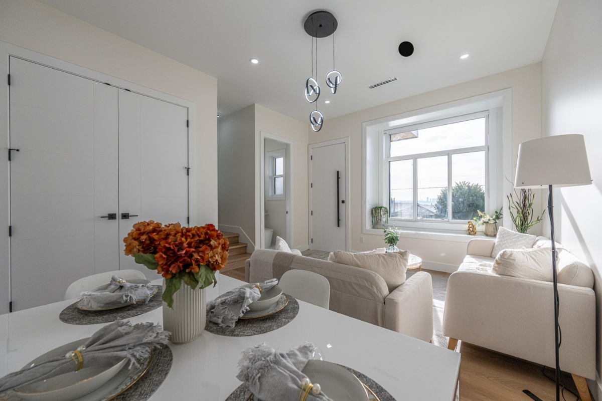 Primary Bathroom Photo of 102 1149 Dansey Avenue, Coquitlam, BC