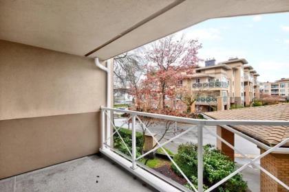 Entry Foyer Photo of 227 2551 Parkview Lane, Port Coquitlam, BC