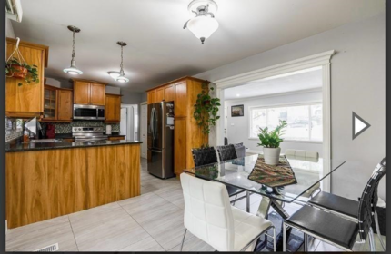 Dining Area Photo of 11261 Lansdowne Drive, Surrey, BC