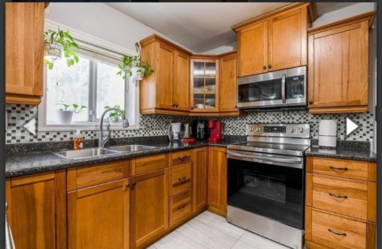 Kitchen Island Photo of 11261 Lansdowne Drive, Surrey, BC