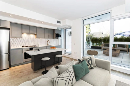 208 2435 Kingsway Street, Vancouver, BC, Vancouver — Apartment/Condo for sale