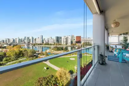Swimming Pool Photo of 805 1616 Columbia Street, Vancouver, BC