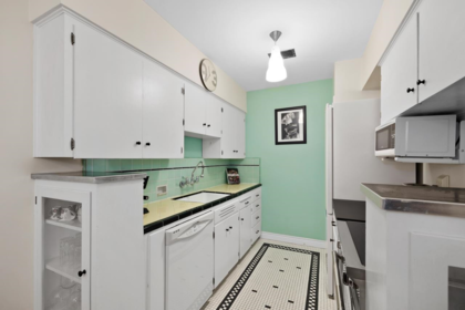Primary Bedroom Photo of 204 1565 Burnaby Street, Vancouver, BC