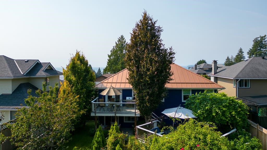 Living Room Photo of 4868 Bluegrouse Drive, Sechelt, BC