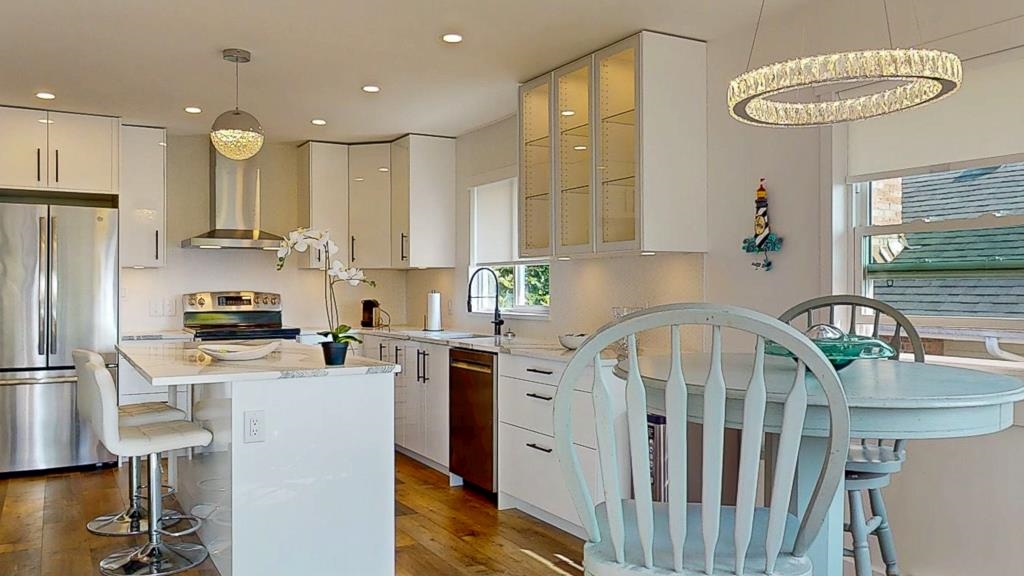 Walk-In Closet Photo of 4868 Bluegrouse Drive, Sechelt, BC