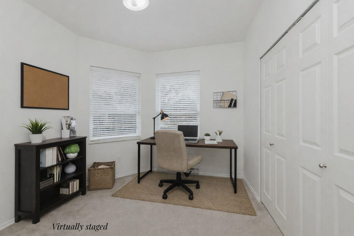 Dining Area Photo of 6307 Homestead Avenue, Sechelt, BC