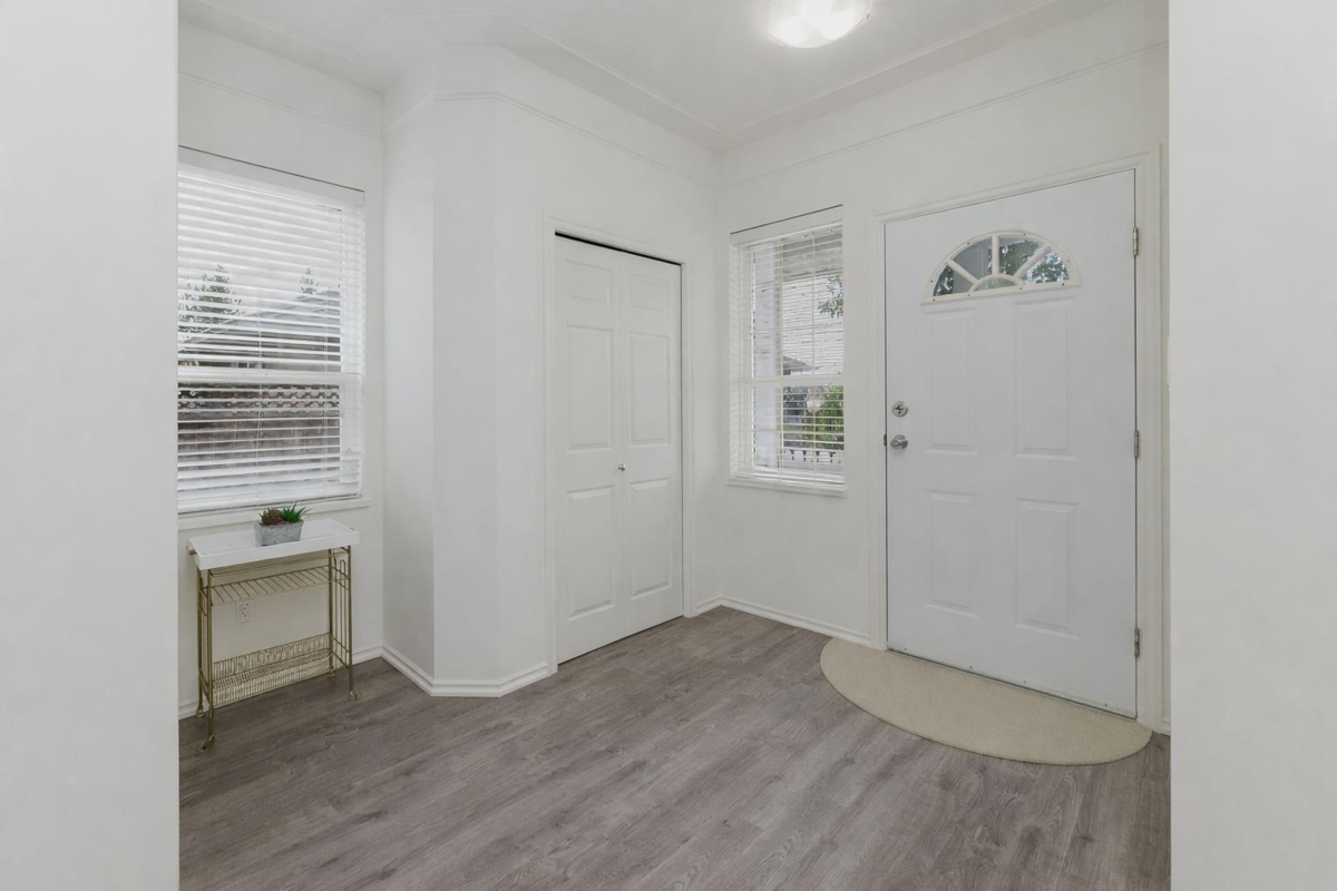 Family Room Photo of 6307 Homestead Avenue, Sechelt, BC