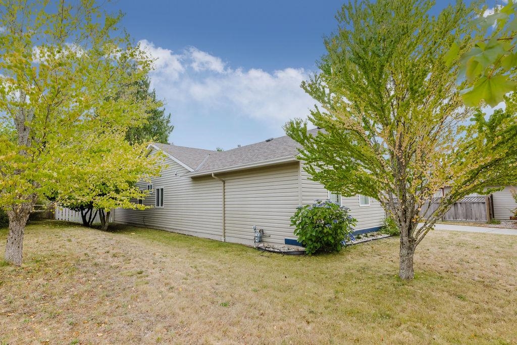 Guest Bathroom Photo of 6307 Homestead Avenue, Sechelt, BC