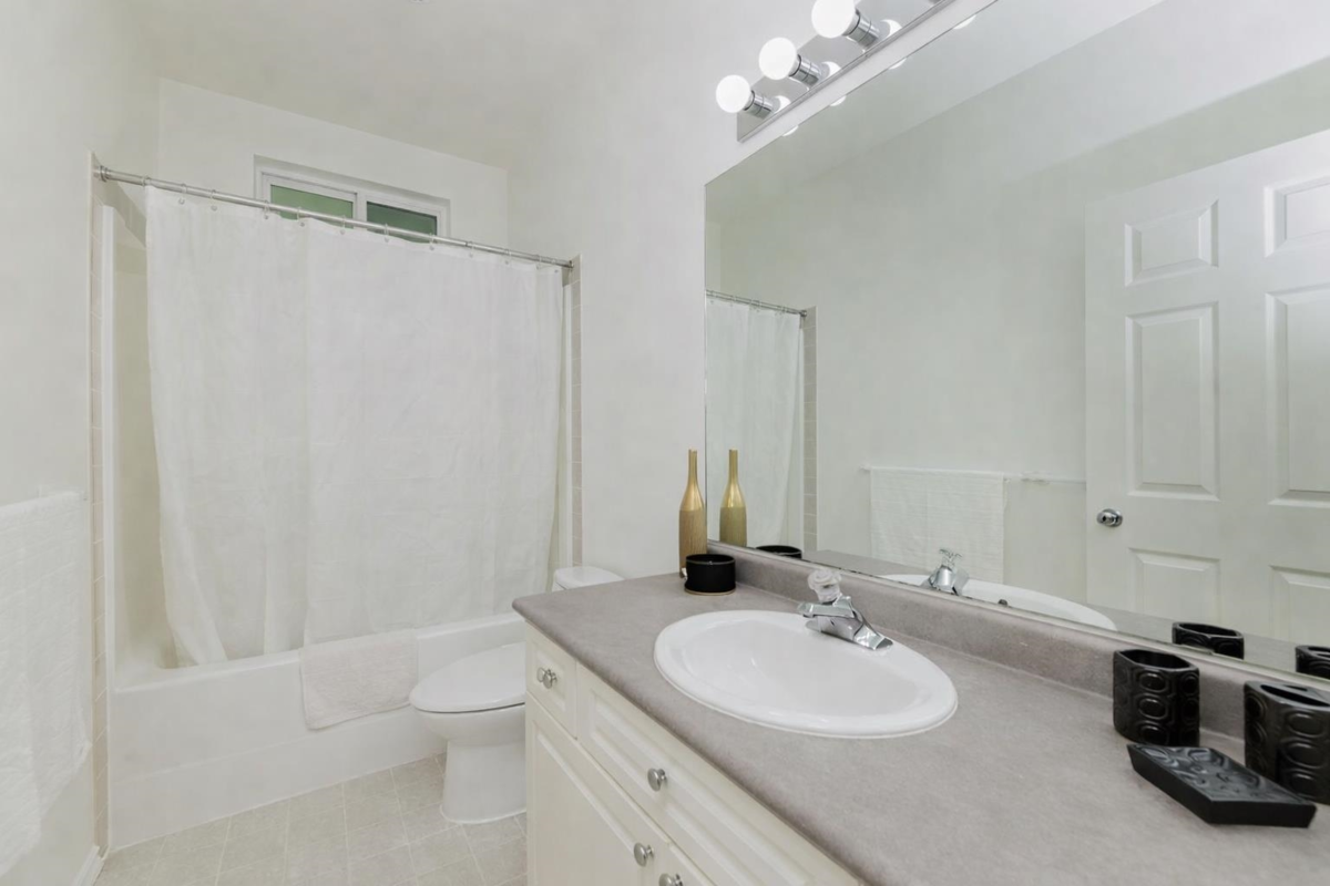 Laundry Room Photo of 6307 Homestead Avenue, Sechelt, BC